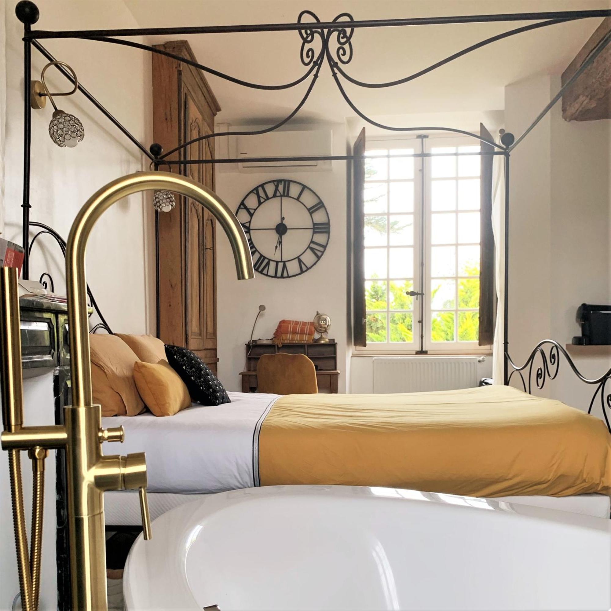 Le Bas Chitray Bed and Breakfast Ménil Eksteriør billede